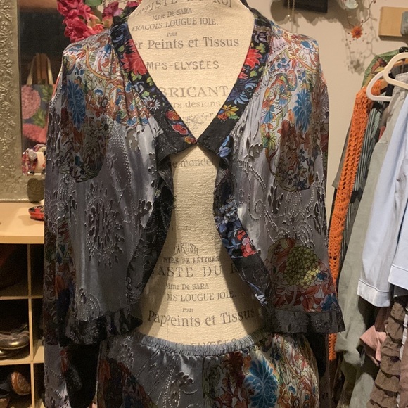 Beautiful Silk Ensemble - Picture 2 of 5